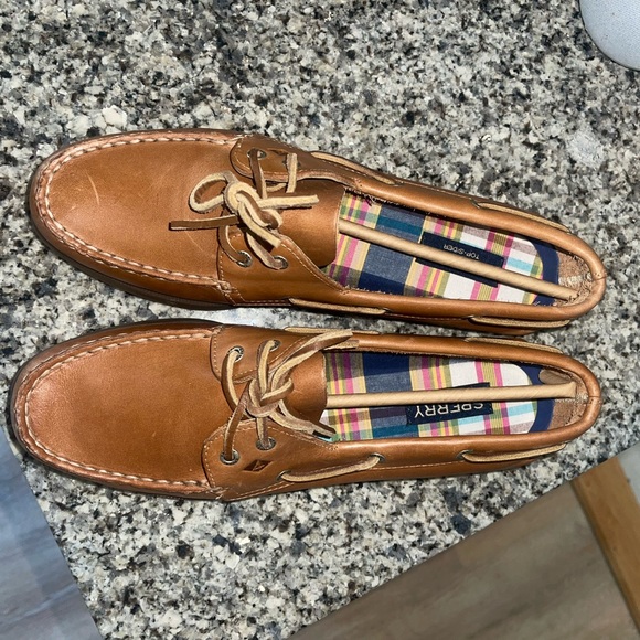 BRAND NEW SPERRYS - Picture 2 of 5